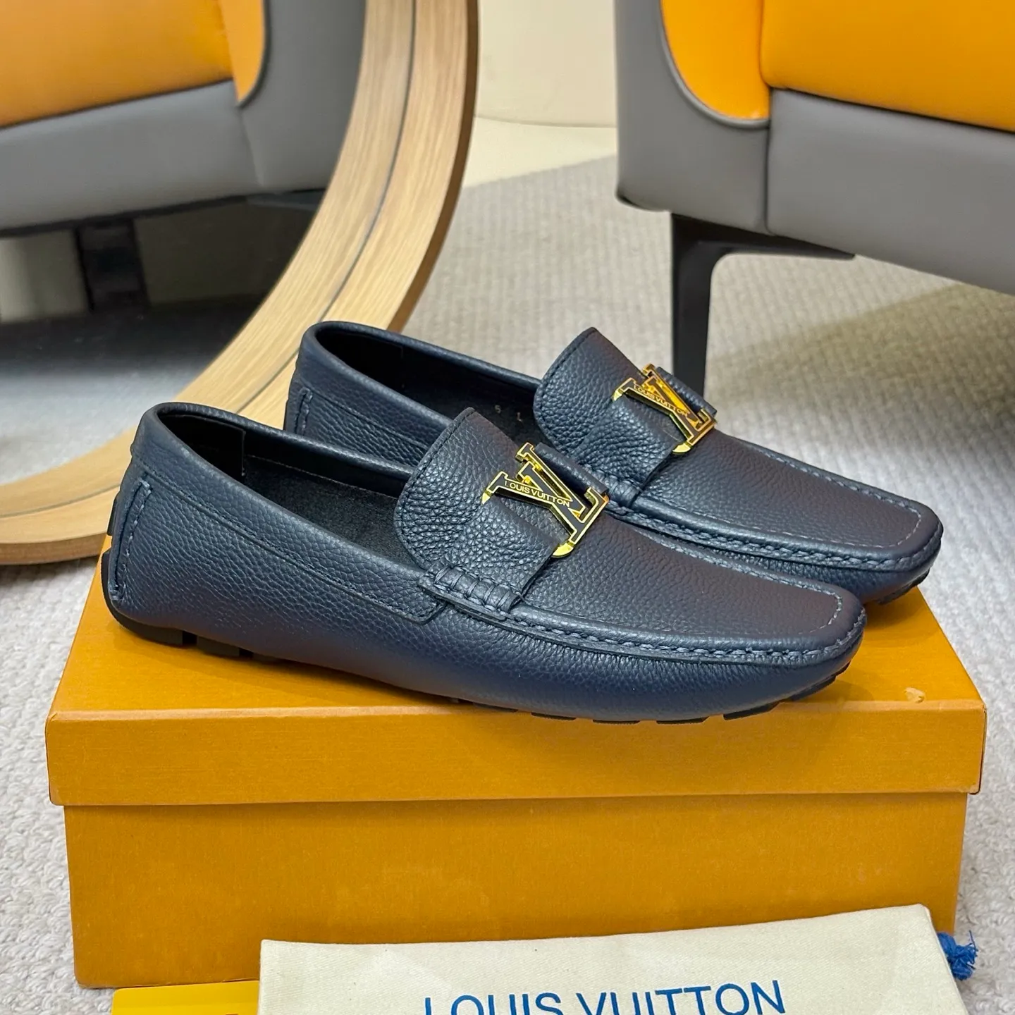 Men's men's shoes 💰420 (Yangli) LV 2⃣️0⃣️2⃣️5️⃣Spring and summer counter GLORIA series models ✈️Original factory special leather production, original last type. A classic driving slip-on casual shoe that shows an elegant style with exquisite craftsmanship details such as Monogram embossing all over the upper🌀Italian imported calfskin fabric Sheepskin foot pads➕Inside～Private mold replica sole Unique style Comfortable driving slip-on Size: 4-12 (38-46) Comes with [Counter packaging: original box, wrapping paper, card, instruction manual, shoehorn, cloth bag] No pressure to enter and leave the counter!